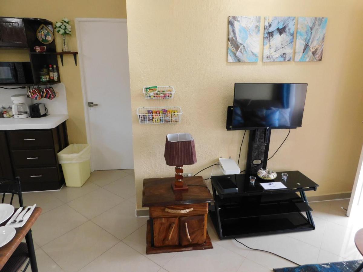 Condo Villa B27 Sleeps Five People - B28 Sleeps Six People - Price Includes Housekeeping Fees Not Taxes - Very Close To The Pool And Beach! Хако Экстерьер фото
